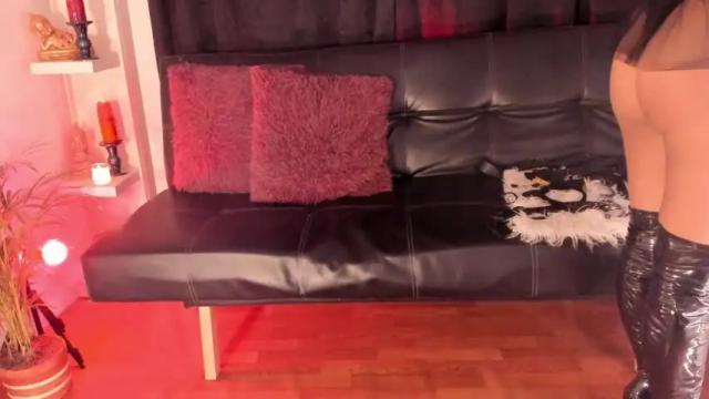 Image 2 of zara_jhonson Stream on Chaturbate on 16 months ago