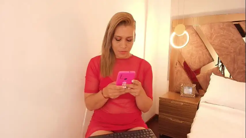 Image 6 of zarah_andrews Stream on Chaturbate on 25 days ago