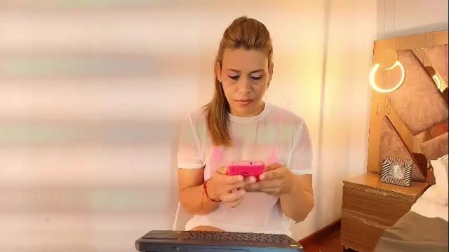Image 2 of zarah_andrews Stream on Chaturbate on 7 days ago