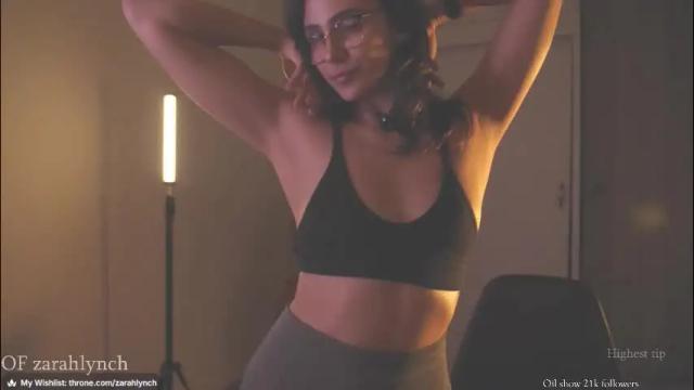 Image 2 of zarahlynch Stream on Chaturbate on 14 days ago