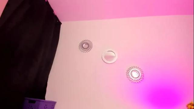Image 3 of zaritha_li Stream on Chaturbate on 1 month ago