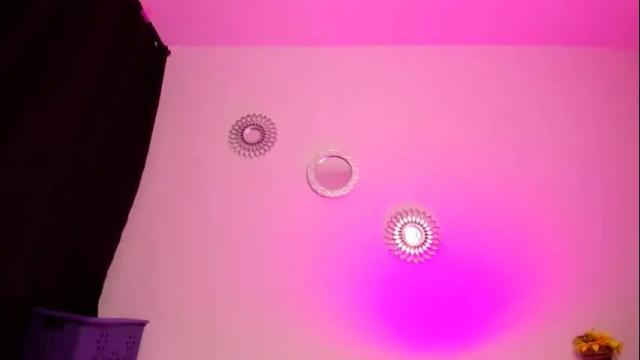 Image 2 of zaritha_li Stream on Chaturbate on 1 month ago