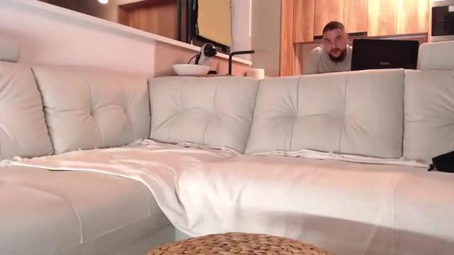 Image 12 of zenobaro Stream on Chaturbate on 19 months ago