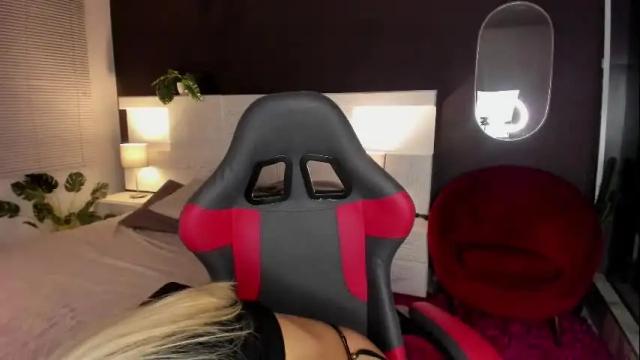 Image 4 of zhaavia Stream on Chaturbate on 1 month ago