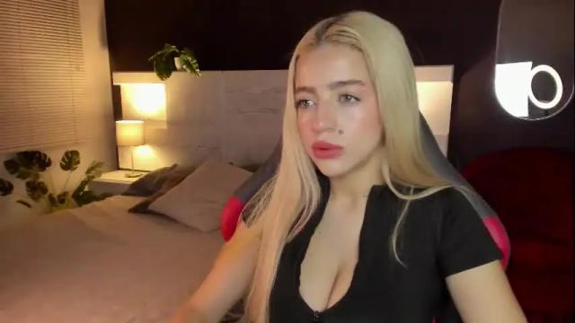 Image 3 of zhaavia Stream on Chaturbate on 1 month ago