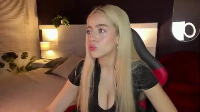 Image 4 of zhaavia Stream on Chaturbate on 1 month ago