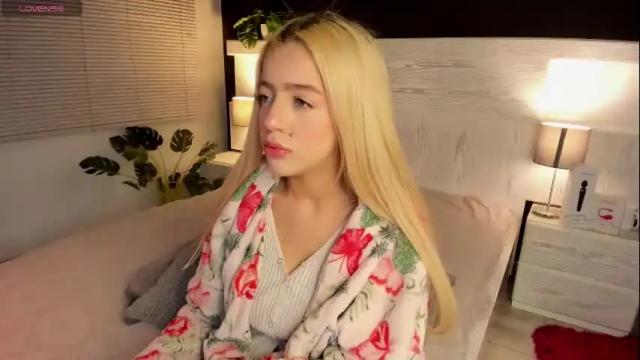 Image 4 of zhaavia Stream on Chaturbate on 1 month ago