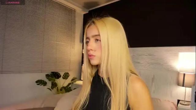 Image 6 of zhaavia Stream on Chaturbate on 1 month ago