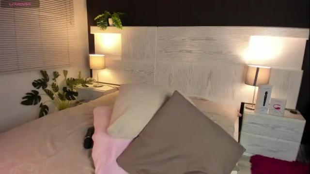 Image 8 of zhaavia Stream on Chaturbate on 1 month ago