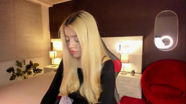 Image 3 of zhaavia Stream on Chaturbate on 27 days ago