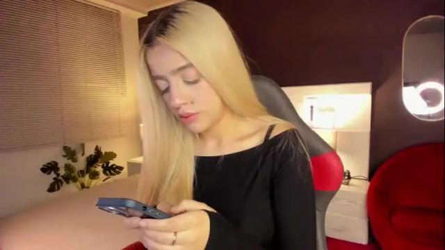 Image 4 of zhaavia Stream on Chaturbate on 27 days ago