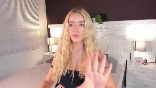 Image 2 of zhaavia Stream on Chaturbate on 17 days ago