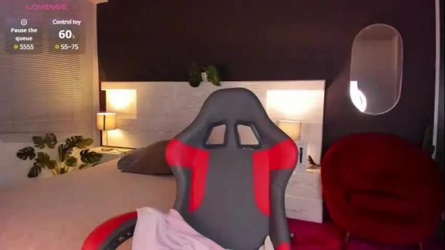Image 4 of zhaavia Stream on Chaturbate on 13 days ago