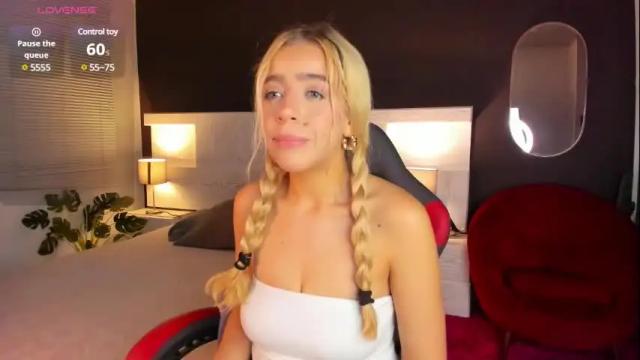 Image 8 of zhaavia Stream on Chaturbate on 13 days ago