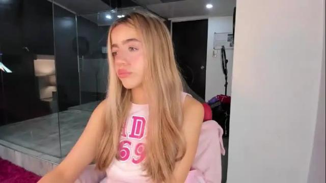 Image 4 of zhaavia Stream on Chaturbate on 7 days ago