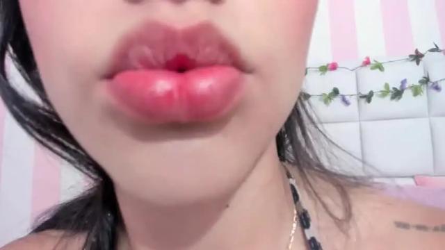 Image 3 of zharick_martinez Stream on Chaturbate on 12 months ago