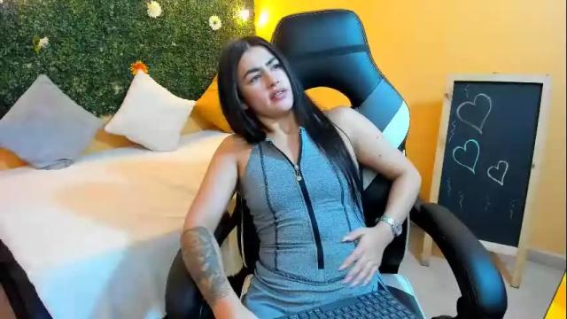 Image 3 of zharick_martinez Stream on Chaturbate on 28 days ago