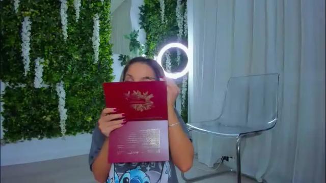 Image 2 of zinasquirts Stream on Chaturbate on 2 months ago