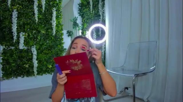 Image 3 of zinasquirts Stream on Chaturbate on 2 months ago