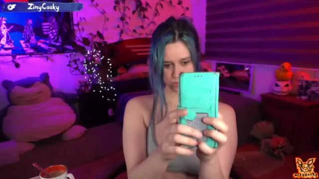 Image 4 of ziny_cosky Stream on Chaturbate on 15 months ago