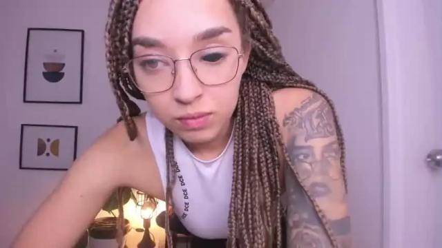 Image 10 of zoe__3 Stream on Chaturbate on 17 months ago