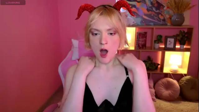 Image 2 of zoe_bang Stream on Chaturbate on 1 month ago
