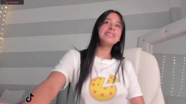 Image 4 of zoe_blake18 Stream on Chaturbate on 13 months ago