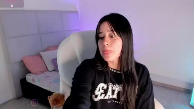 Image 3 of zoe_blake18 Stream on Chaturbate on 19 days ago