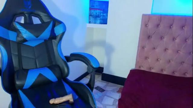 Image 10 of zoe_connor19 Stream on Chaturbate on 24 days ago