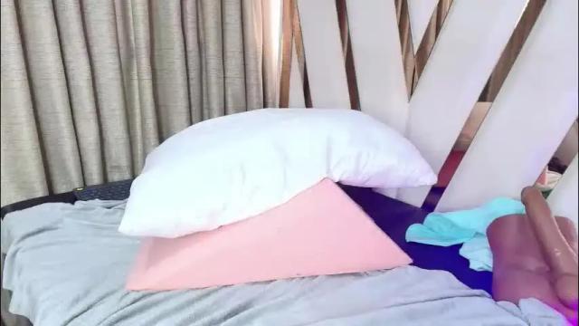 Image 12 of zoe_curvy Stream on Chaturbate on 1 month ago