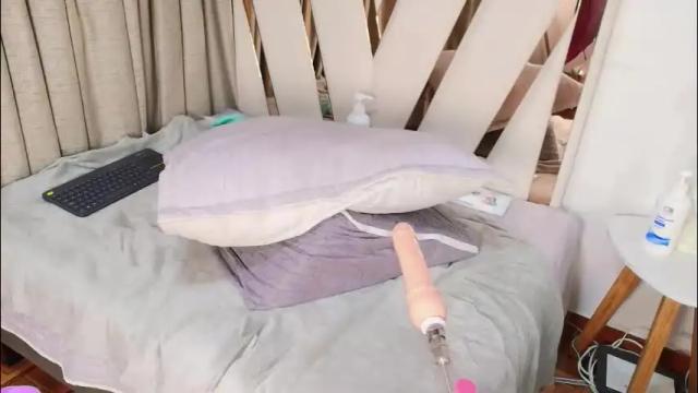 Image 12 of zoe_curvy Stream on Chaturbate on 1 month ago