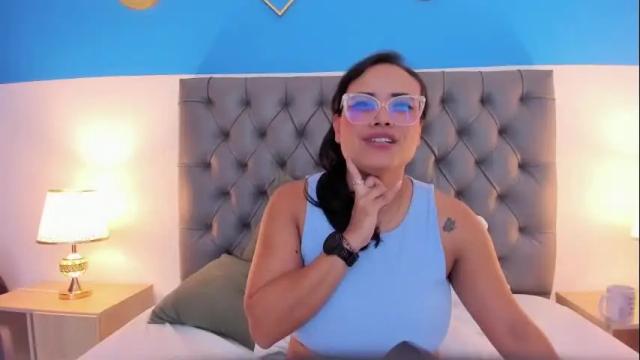 Image 2 of zoe_danae_ Stream on Chaturbate on 2 months ago