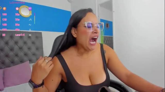 Image 4 of zoe_danae_ Stream on Chaturbate on 1 month ago