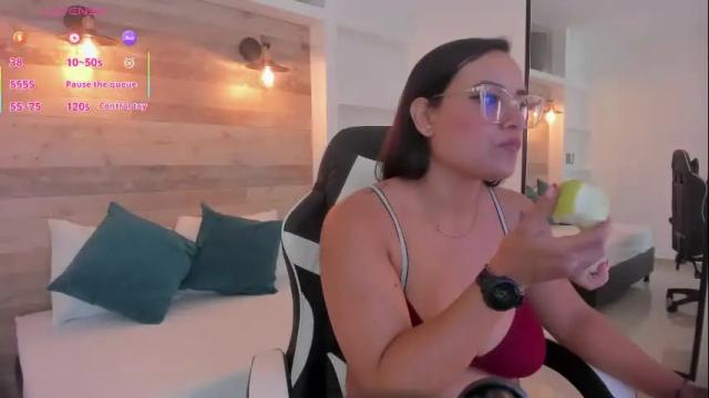 Image 2 of zoe_danae_ Stream on Chaturbate on 1 month ago