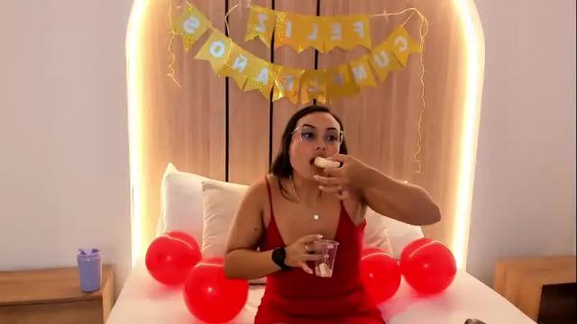 Image 2 of zoe_danae_ Stream on Chaturbate on 2 months ago