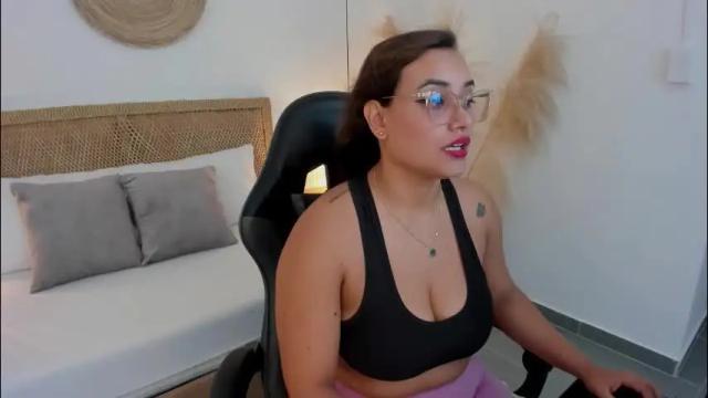 Image 2 of zoe_danae_ Stream on Chaturbate on 15 days ago