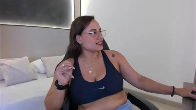 Image 2 of zoe_danae_ Stream on Chaturbate on 10 days ago