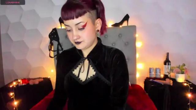 Image 7 of zoe_davis7 Stream on Chaturbate on 17 months ago