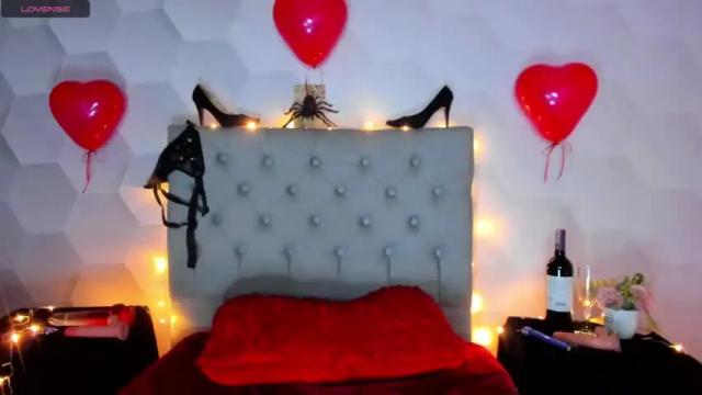 Image 12 of zoe_davis7 Stream on Chaturbate on 17 months ago