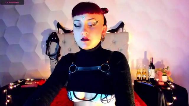 Image 12 of zoe_davis7 Stream on Chaturbate on 16 months ago