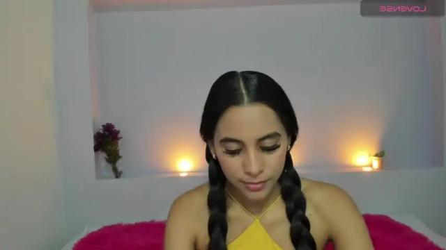 Image 3 of zoe_deluxe Stream on Chaturbate on 13 months ago
