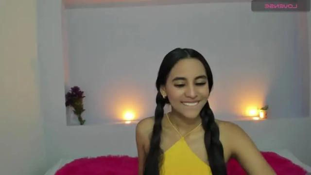Image 4 of zoe_deluxe Stream on Chaturbate on 13 months ago