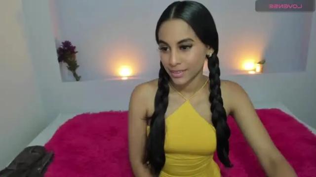 Image 8 of zoe_deluxe Stream on Chaturbate on 13 months ago