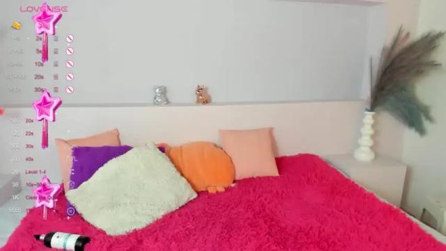 Image 12 of zoe_deluxe Stream on Chaturbate on 13 months ago