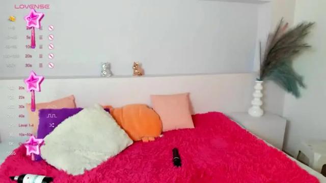 Image 7 of zoe_deluxe Stream on Chaturbate on 13 months ago