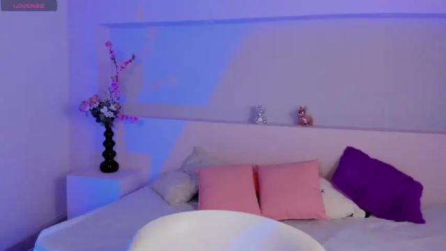 Image 6 of zoe_deluxe Stream on Chaturbate on 13 months ago