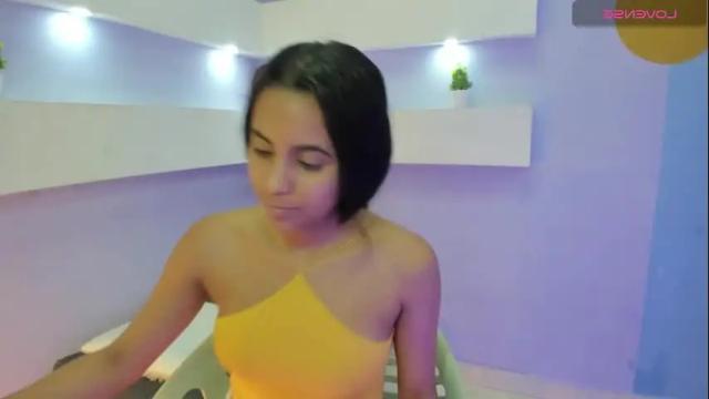 Image 3 of zoe_deluxe Stream on Chaturbate on 1 month ago