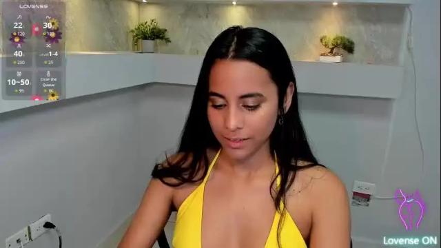 Image 6 of zoe_deluxe Stream on Chaturbate on 1 month ago