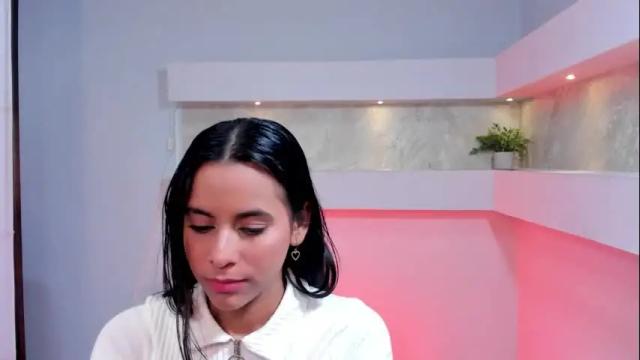 Image 2 of zoe_deluxe Stream on Chaturbate on 26 days ago