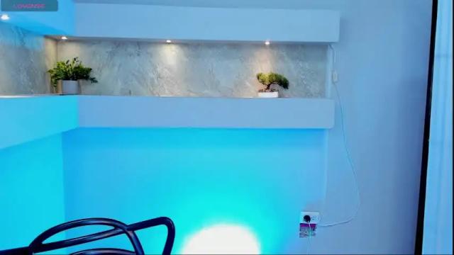Image 8 of zoe_deluxe Stream on Chaturbate on 20 days ago